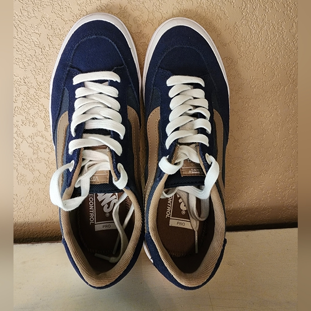 Vans - Picture 3 of 3